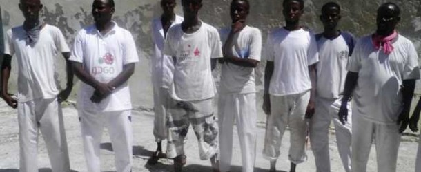 220 maxaabiis oo cafis loo fidiyey lagana sii daayey xabsiga dhexe ee magaalada Muqdisho