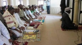 Madaxweynaha oo Boqolaal Ruux dushiyay Salaadda Ciidda.