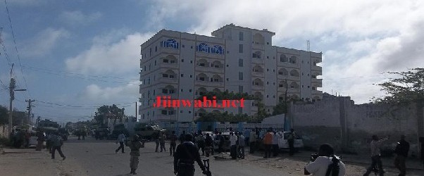 Qaraxyo ismiidaamin ah lagu qaaday Hotel uu magaalada Muqdisho ka deganyahay Madaxweynaha cusub ee Soomaaliya