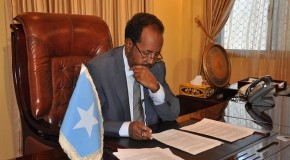 Madaxweynaha Soomaaliya oo dowladda Kenya digniin u jeediyay, uguna baaqay inay faraha kala baxdo arrimo qaar