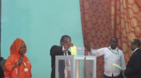 Musharraxiinta u taagan xilka qabashada madaxweynaha Soomaaliya ayaa maalintii labaad gubiyay araajidooda
