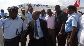 Wasiirka Wasaarada Howlaha guud iyo Dib u Dhiska oo kormeer ku Tagay Dekada iyo Airporka