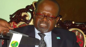 Muxiyadiin Maxamed Kaalmoy Wasiirka Howlaha guud iyo dib u dhiska dalka oo si diiran loogu soo dhaweeyay Magaalada Muqdisho.