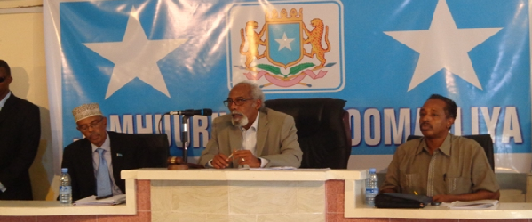 Prof. Jawaari ”Barlamanka si dhab ah ayuu ula shaqeyndoonaa xukuumadda”