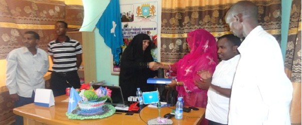 Wasiirka Wasaaradda Horumarinta Haweenka iyo Daryeelka Qoyska Drs. Maryan Aweys Jaamac Oo Si Toos Ah Xilka U wareejisay