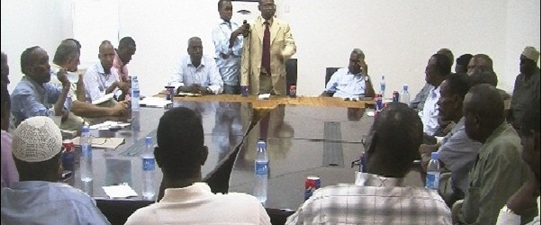 Wasiirka Howlaha Guud & Gaadiidka Xukuumadda Federaalka Soomaaliya Muxuyidiin Maxamed Kaalmooy Oo Ka Qeyb galay Kulan Looga Hadlayey Hormarinta Garoonka