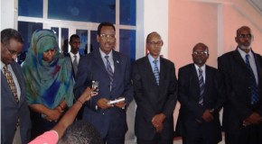 Golaha wasiirada Soomaaliya oo amar ku bixiyey in la joojiyo lacagaha laga qaado Dekadda Muqdisho, ansixiyeyna…