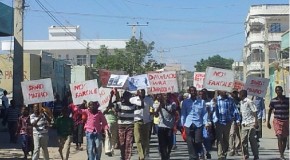 Dibadbax kadhan ah xukuumadda madaxwayne Faroole oo kadhacay Bosaso[Sawiro]