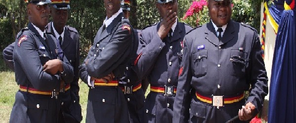 Ciidamada Booliska Ee Dalka Kenya Oo Waxyaalaha Qarxa Gacanta Ku Dhigay