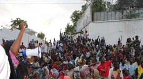 Banaanbax Xasan Daahir Aweys Lagu Taageerayo Oo Ka Socdo Muqdisho