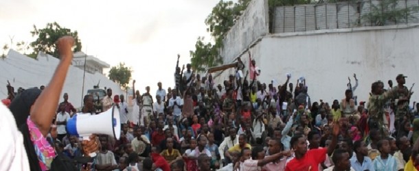 Banaanbax Xasan Daahir Aweys Lagu Taageerayo Oo Ka Socdo Muqdisho
