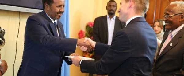 Safiir Cusub Ee Dalka Uk Oo Uu Madaxweynaha Soomaaliya Ka Gudoomay W.Aqoonsiga