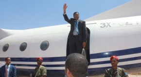 Ra’isul wasaaraha Somalia oo gaaray dalka Sacuudiga iyo warar kala duawn oo ka soo baxaya socdaalkiisa