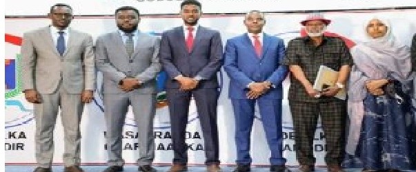 Wasaaradda Caafimaadka iyo Maamulka Gobalka Banadir ayaa maanta oo ah 07 February 2021 Si wadajir ah usoo Abaabulay Madal Taarkiikhi ah oo lagu Magacdaray Xafladda Wareejinata Adeegyada Caafimaadka Asaasiga ah ee Gobalka Benadir.